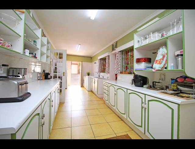 4 BEDROOM HOUSE FOR SALE IN HOUGHTON ESTATE